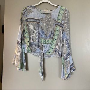 Blue paisley, long flair sleeve, crop knot